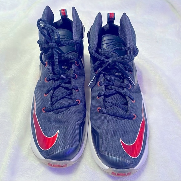 Nike Men’s USA LeBron’s Size 8 - Picture 1 of 6